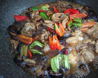香菇焖鸡块的做法步骤：5
