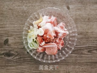 避风塘排骨的做法步骤：1