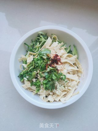 豆油皮拌黄瓜丝的做法步骤：5