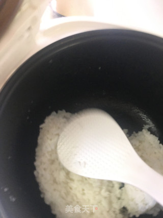 龙虾仁炒饭的做法步骤：2