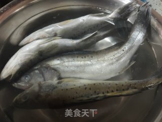 红烧鲈板鱼的做法步骤：1