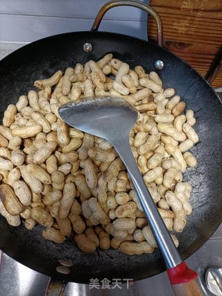 炒花生的做法步骤：2