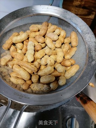 炒花生的做法步骤：4