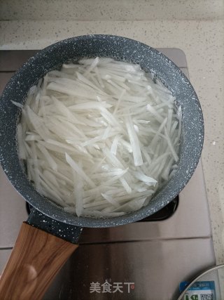 炸萝卜丝丸子的做法步骤：1