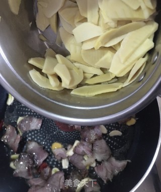 春笋炒腊肉的做法步骤：9