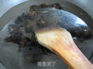 香肠炒黑木耳的做法步骤：3
