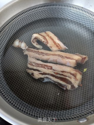 腊肉炒荷兰豆的做法步骤：1