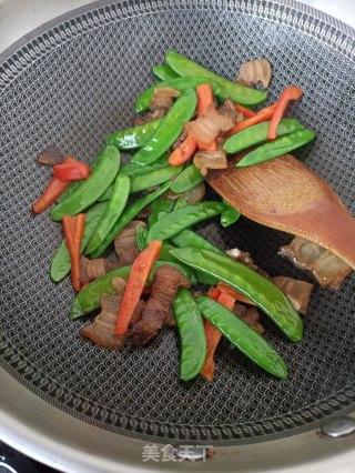 腊肉炒荷兰豆的做法步骤：9