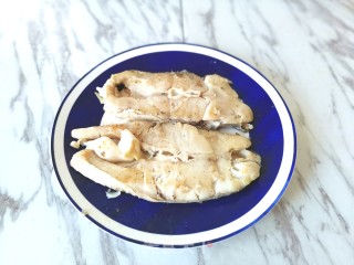 火麻仁香煎马友鱼的做法步骤：4