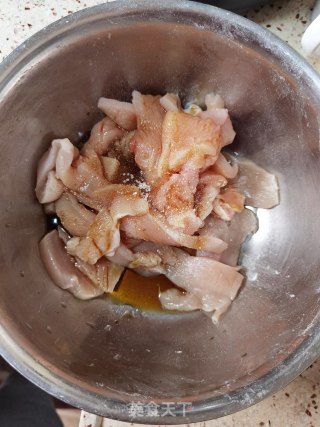 香煎鸡柳的做法步骤：3