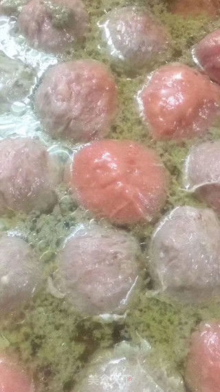 手打牛肉丸的做法步骤：3