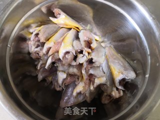 炸小黄鱼的做法步骤：1