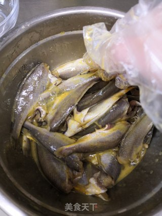 炸小黄鱼的做法步骤：3