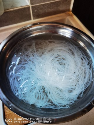 蒜蓉粉丝开边虾的做法步骤：1