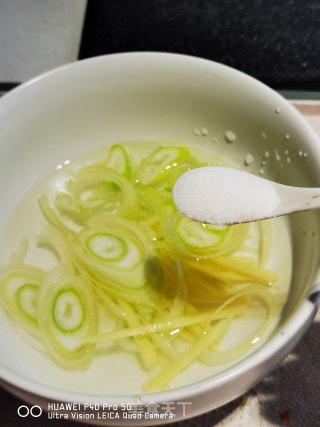 糖醋鲤鱼的做法步骤：2