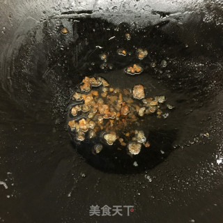 油渣香葱炒花菜的做法步骤：4