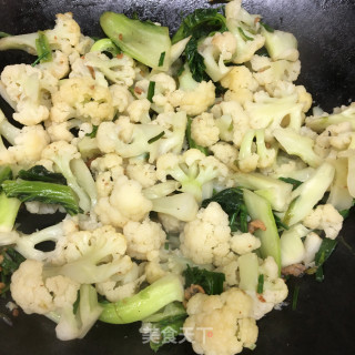 油渣香葱炒花菜的做法步骤：8