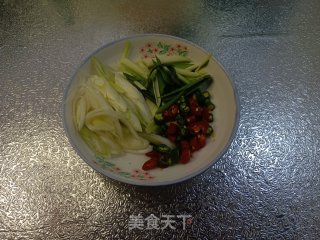 香辣金钱蛋的做法步骤：1