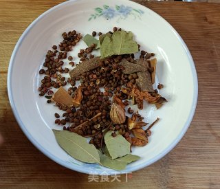 干煸麻辣花生的做法步骤：2