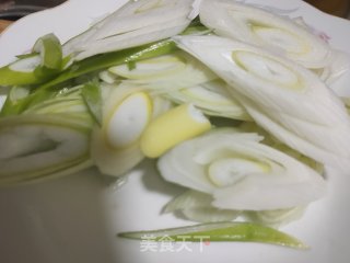 葱爆羊肉的做法步骤：3
