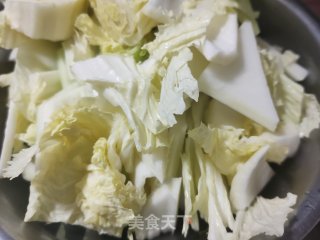 猪肉白菜炖粉条的做法步骤：2