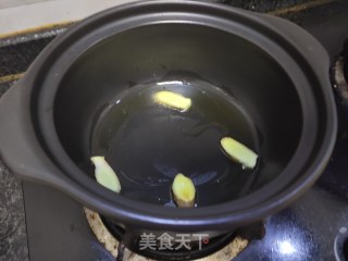 花胶冬菇焖鸡的做法步骤：2