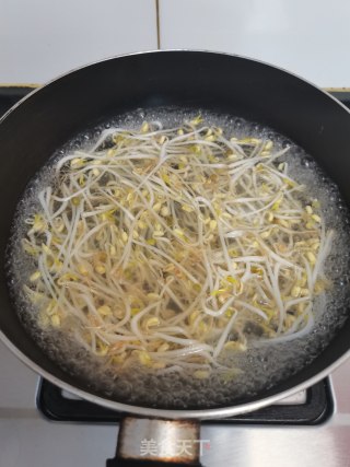 菠菜炒豆芽的做法步骤：2