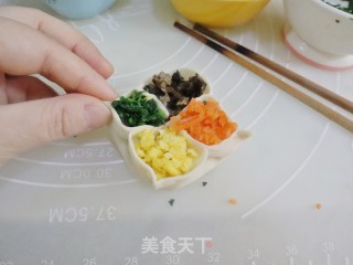 喜庆年菜四喜蒸饺，颜色夺目皮薄馅嫩，做法超详细的做法步骤：11
