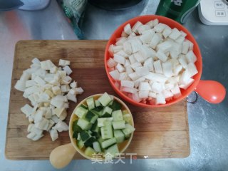 杏鲍菇冬笋炒黄瓜的做法步骤：4