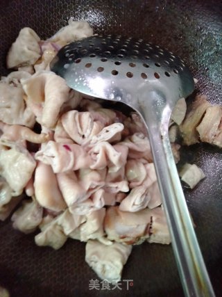 肥肠爱上鸡的做法步骤：3