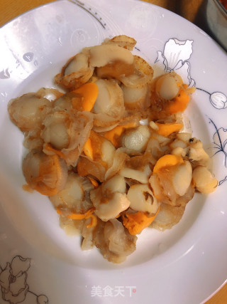 蒜蓉粉丝蒸扇贝肉的做法步骤：1