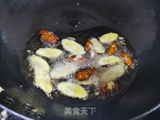 干煸蝉蛹的做法步骤：6