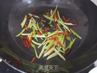 干煸蝉蛹的做法步骤：9
