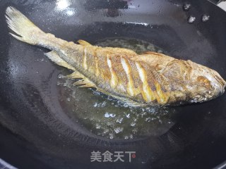 红烧黄花鱼的做法步骤：4