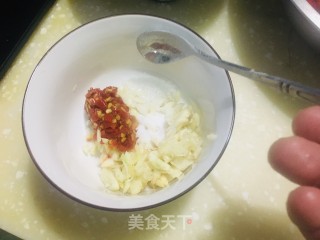 简易蒜蓉辣椒酱的做法步骤：2