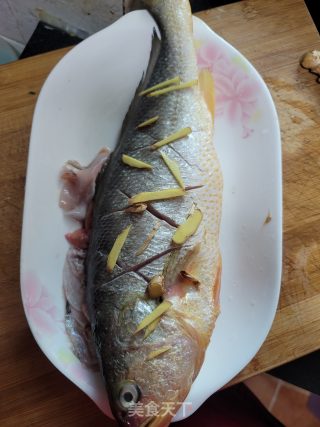 香辣黄花鱼的做法步骤：2