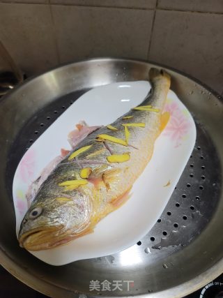 香辣黄花鱼的做法步骤：3