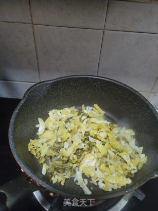 瘦肉炒酸菜的做法步骤：3