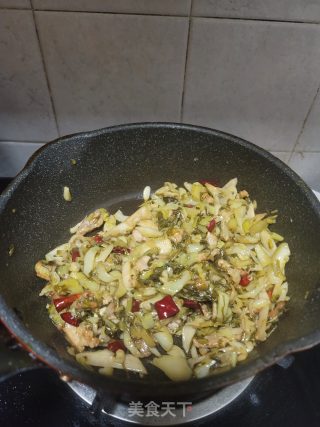 瘦肉炒酸菜的做法步骤：7