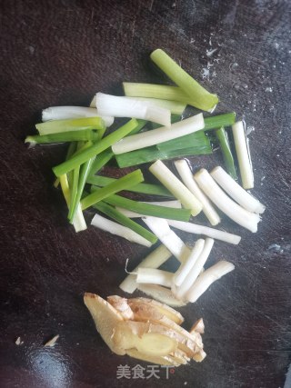 豉油鸡的做法步骤：1