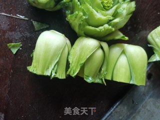 蒜蓉上海青的做法步骤：1
