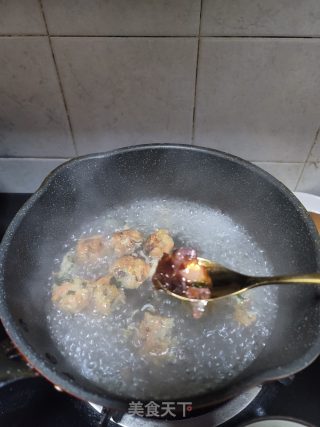 豆腐萝卜丸子煮米粉的做法步骤：4