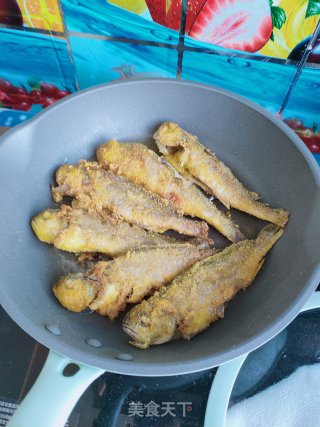 酥掉渣的黄花鱼的做法步骤：7