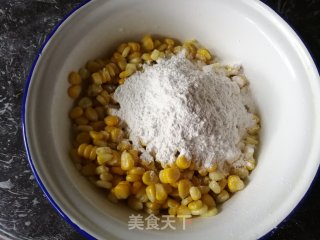 黄金玉米烙的做法步骤：2