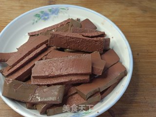 蒜香鸭血的做法步骤：1