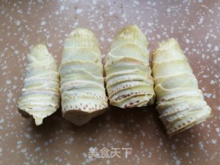 冬笋炒蘑菇的做法步骤：1