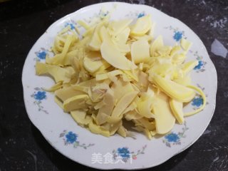 冬笋炒蘑菇的做法步骤：3