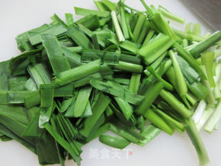 韭菜炒鸡块的做法步骤：3