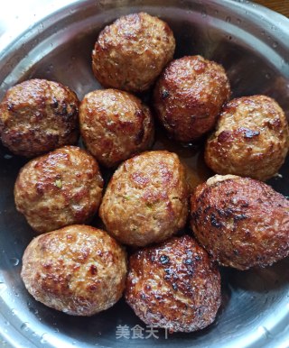 青菜烩肉圆的做法步骤：1