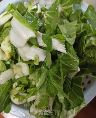 青菜烩肉圆的做法步骤：2